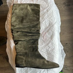 EUC Burberry green suede boots
